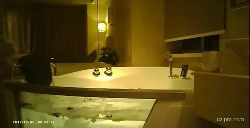 猛男大神FY与独居少妇浴缸浪漫之约连续高潮