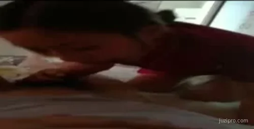 空乘妻子下班回家后的疲惫时光