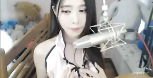 直播视频展现性感魅力